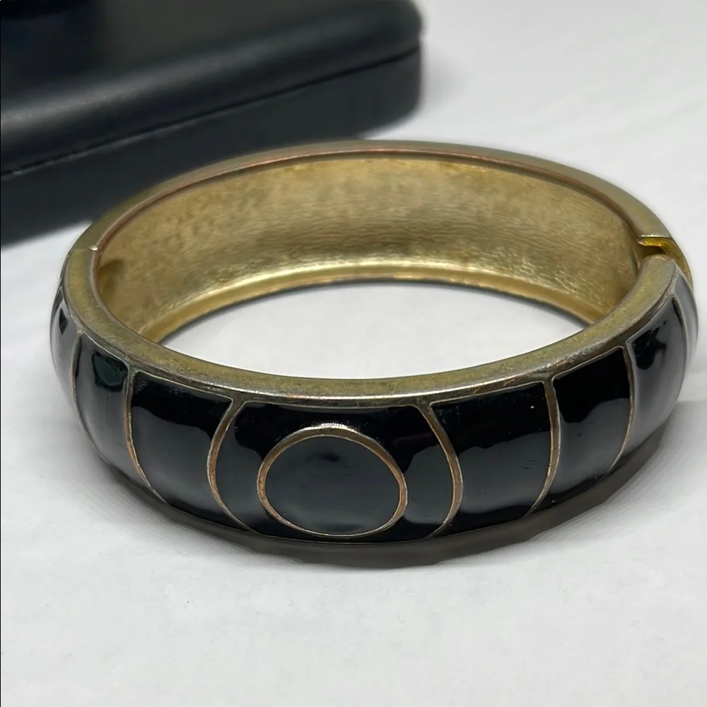 Vintage art deco style Elegant Black and Gold clamper Bracelet